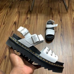 Dr Martens Voss Stud Women Sandals (9)